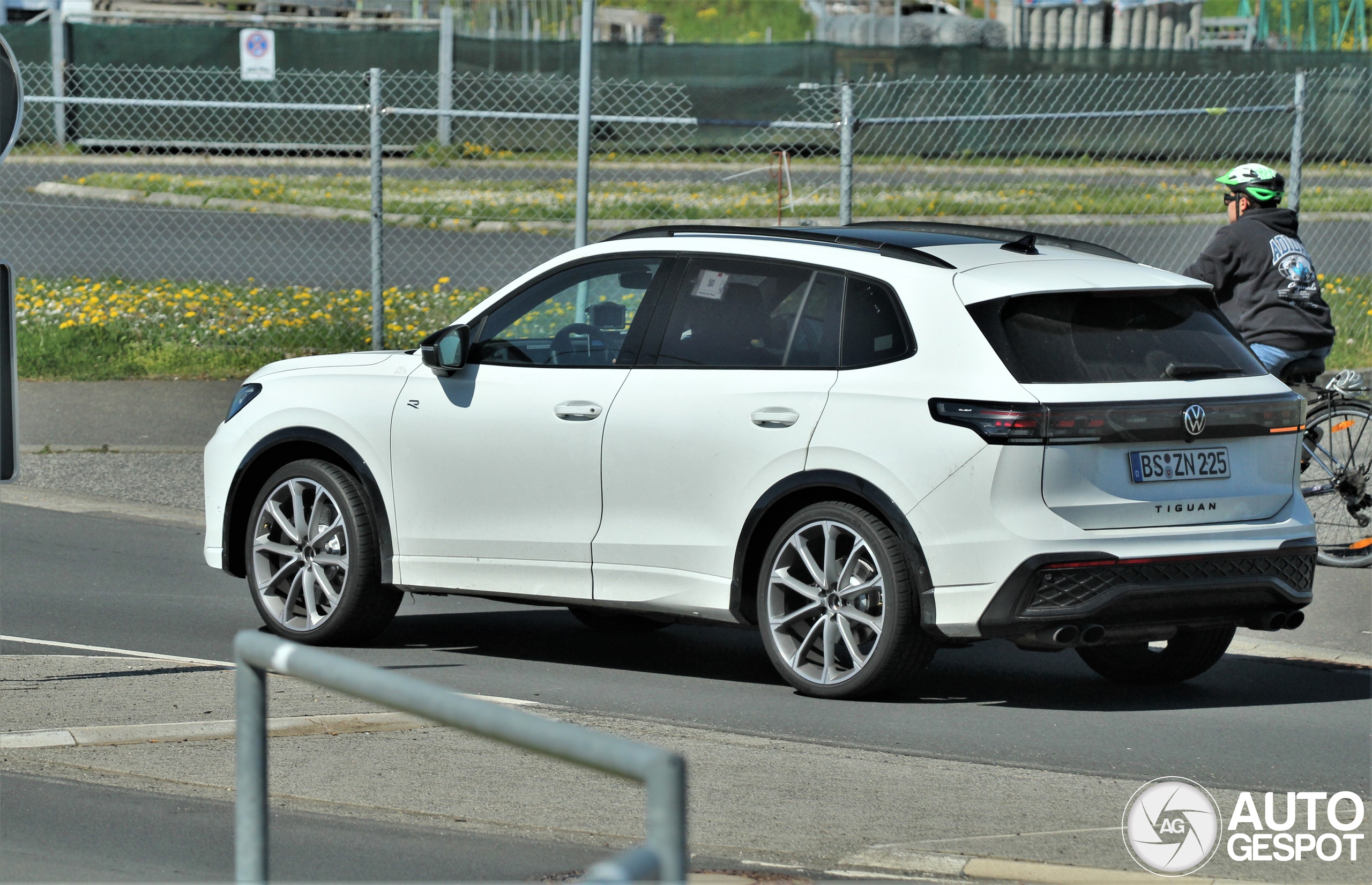 Volkswagen tiguan r 2027