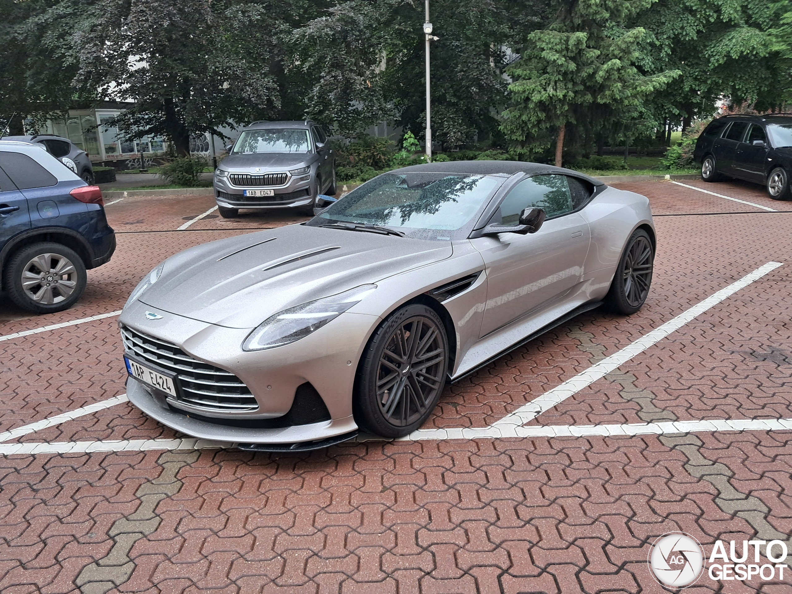 Aston Martin DB12