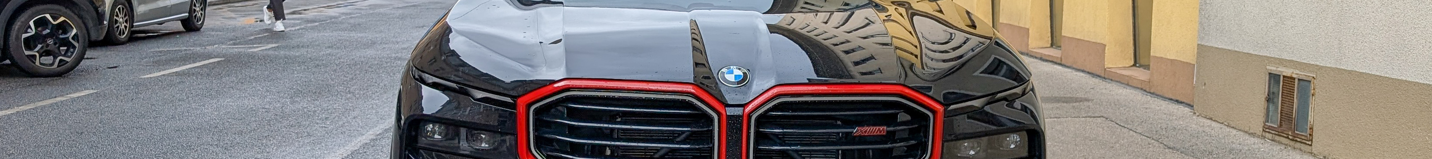 BMW XM G09 Label Red