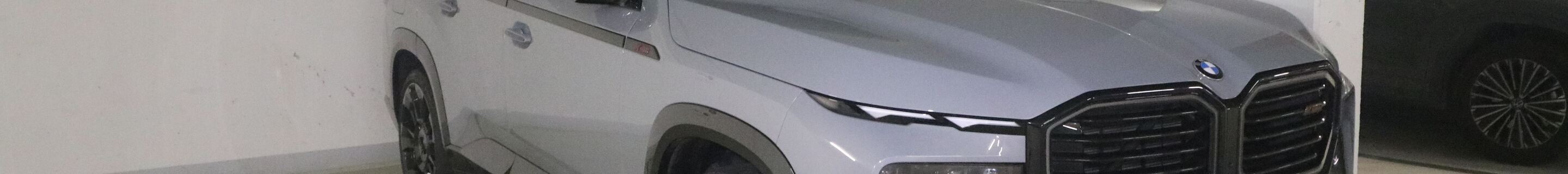 BMW XM G09 Label Red