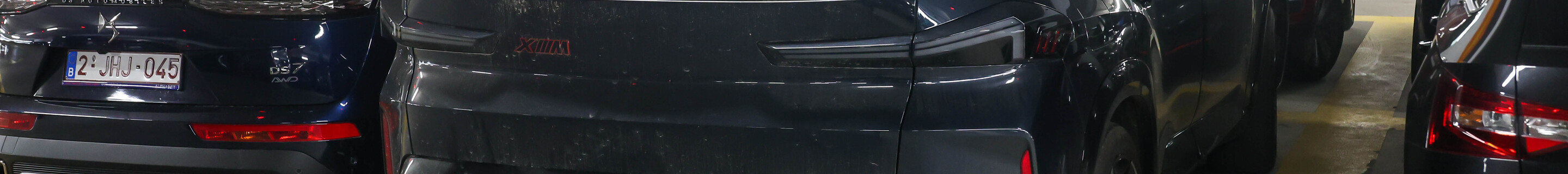 BMW XM G09 Label Red