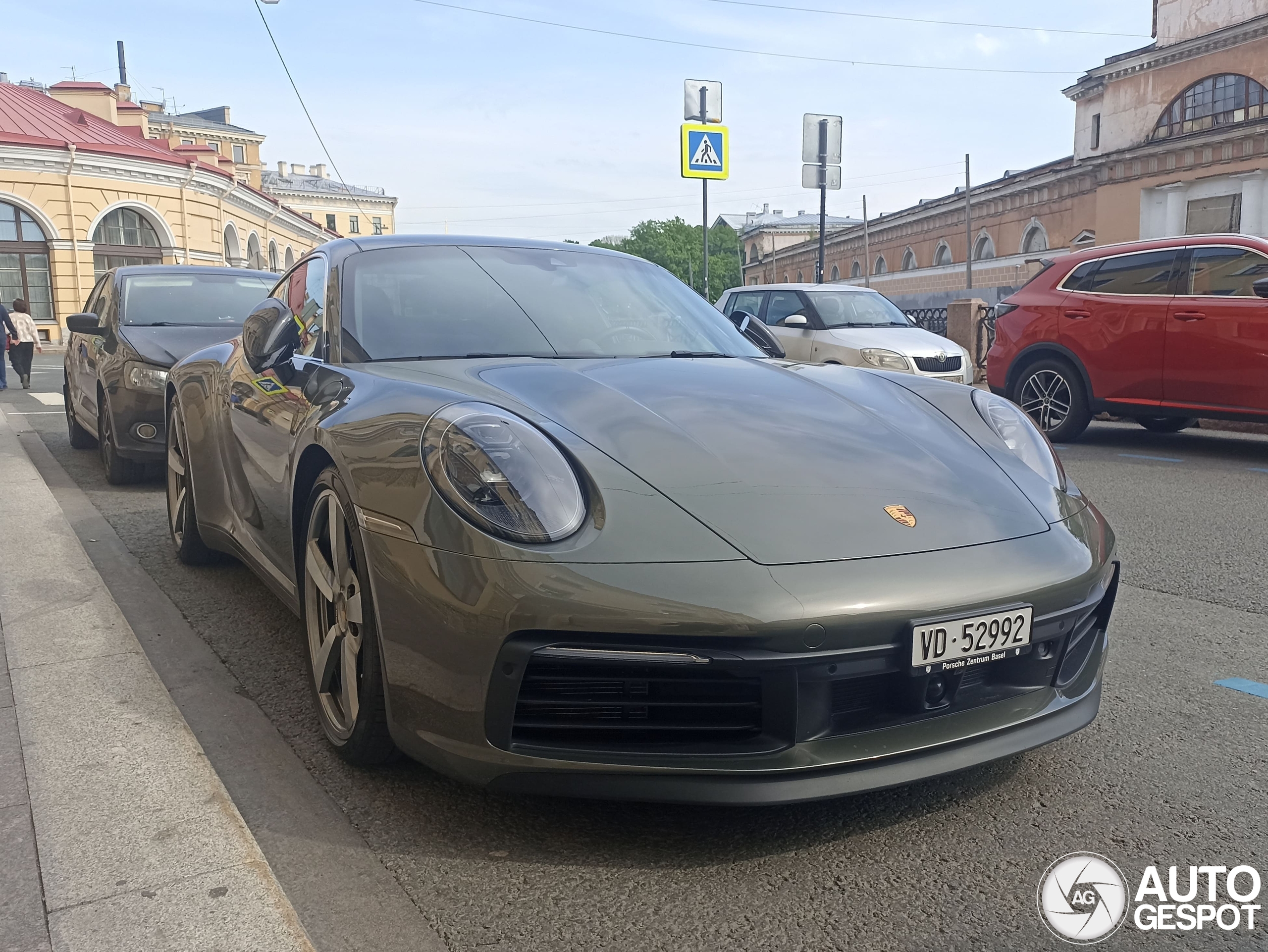 Zwitserse Porsche bezoekt Sint-Petersburg