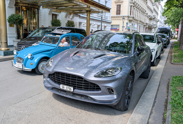 Aston Martin DBX