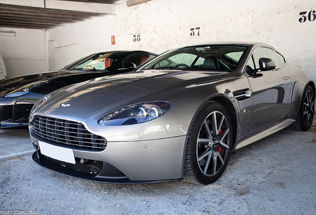 Aston Martin V8 Vantage S