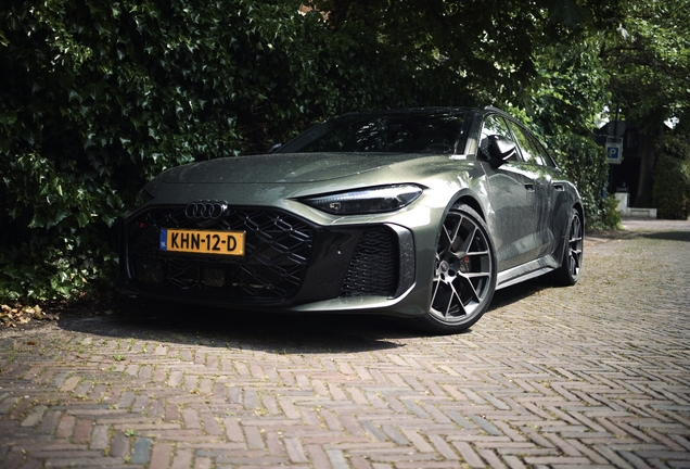 Audi RS5 Avant B10