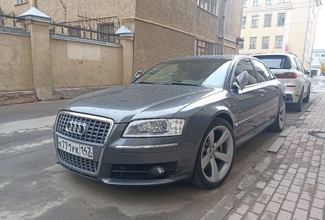 Audi S8 D3