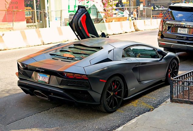 Lamborghini Aventador S LP740-4