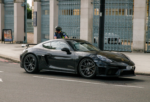 Porsche 718 Cayman GT4
