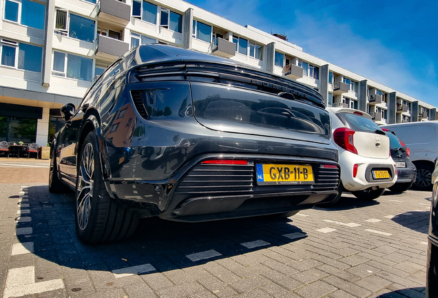 Porsche Macan EV Turbo