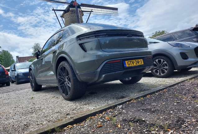 Porsche Macan EV Turbo