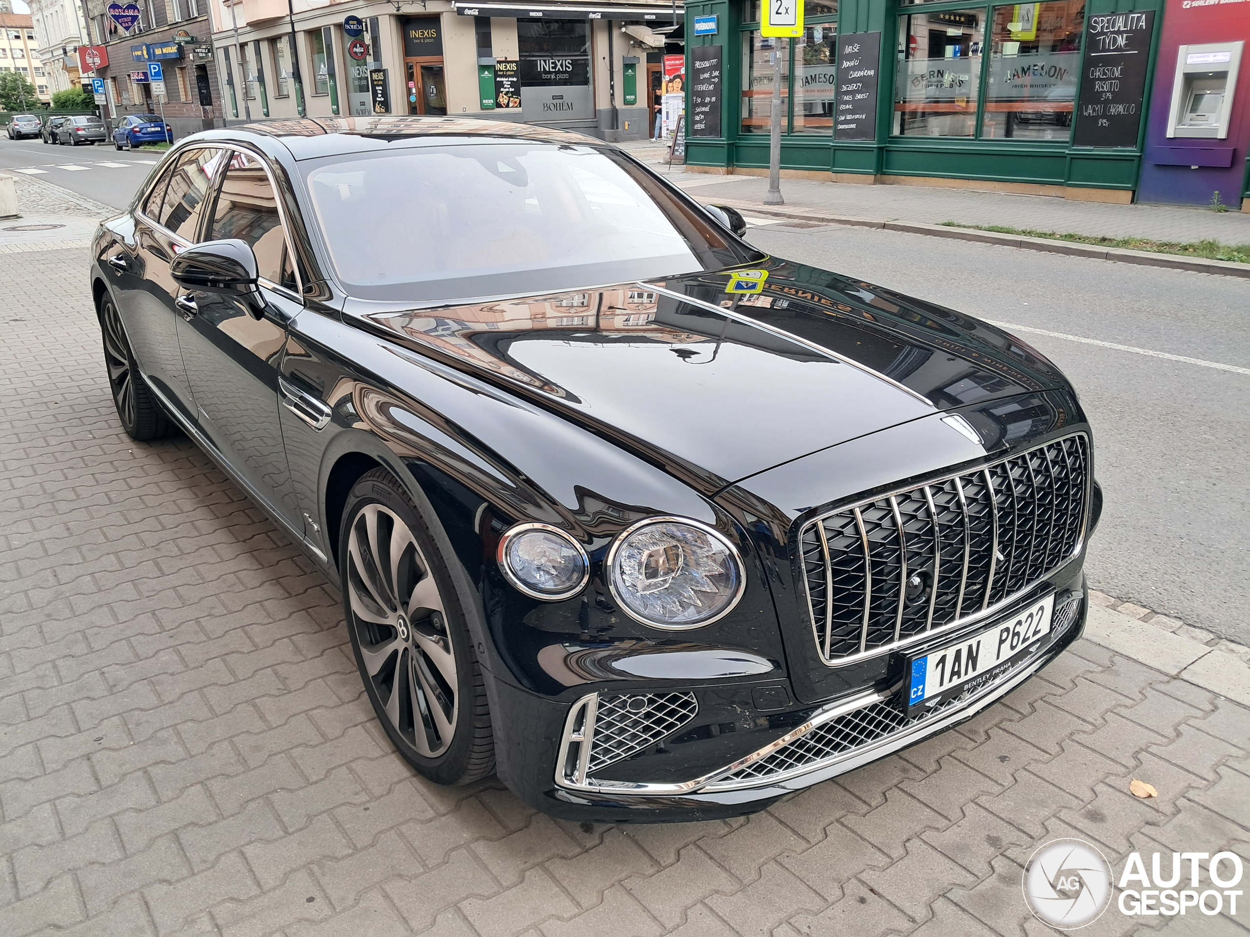 Bentley Flying Spur Azure 2025