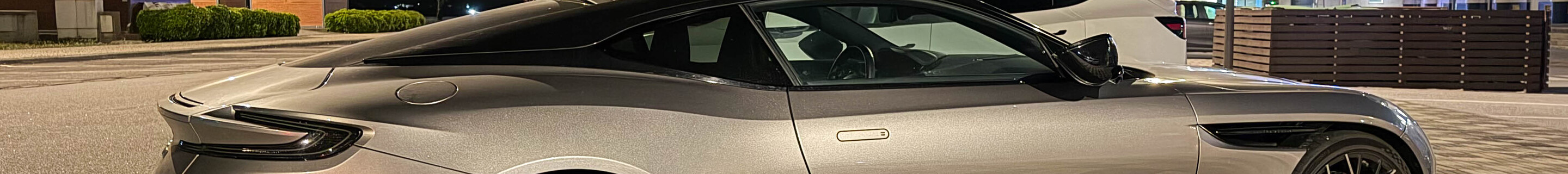 Aston Martin DB12