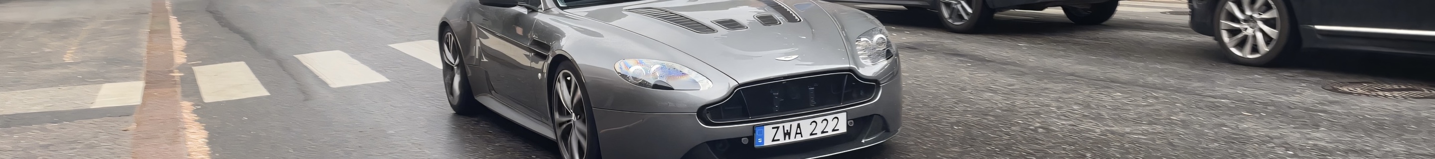 Aston Martin V12 Vantage