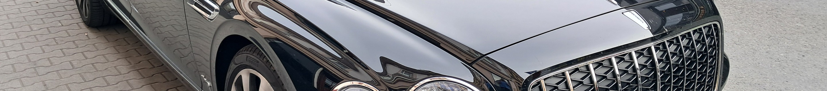 Bentley Flying Spur Azure 2025
