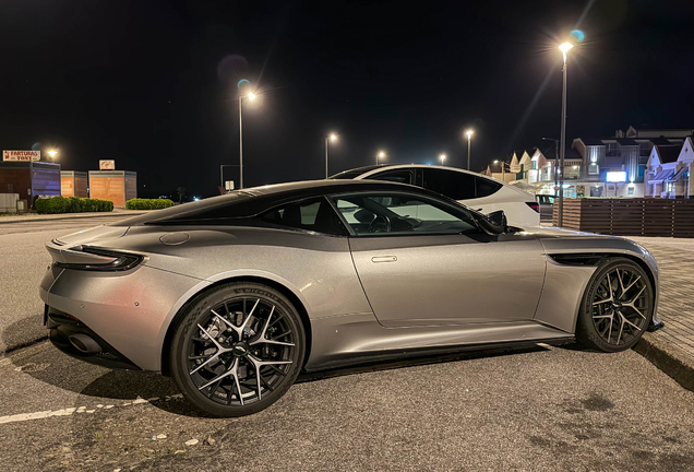 Aston Martin DB12