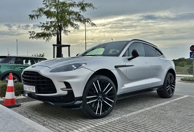 Aston Martin DBX707
