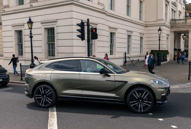 Aston Martin DBX707