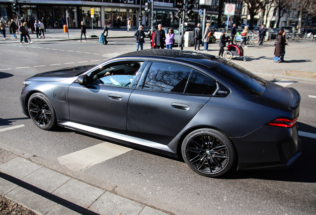 BMW M5 G90