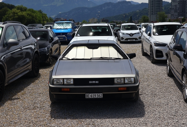 DeLorean DMC-12