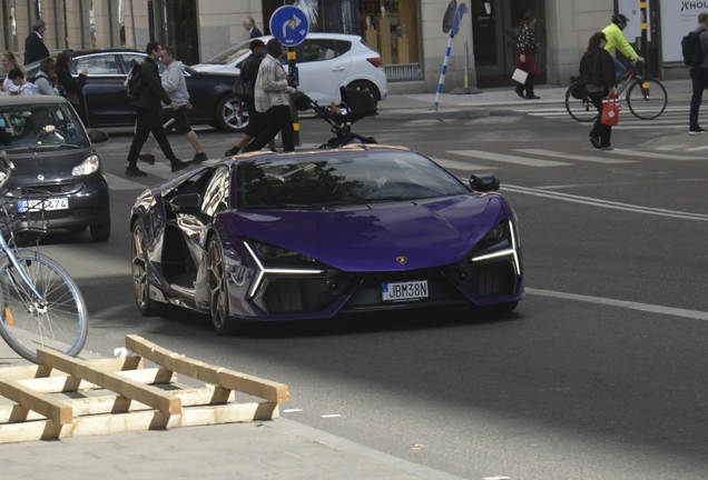 Lamborghini Revuelto