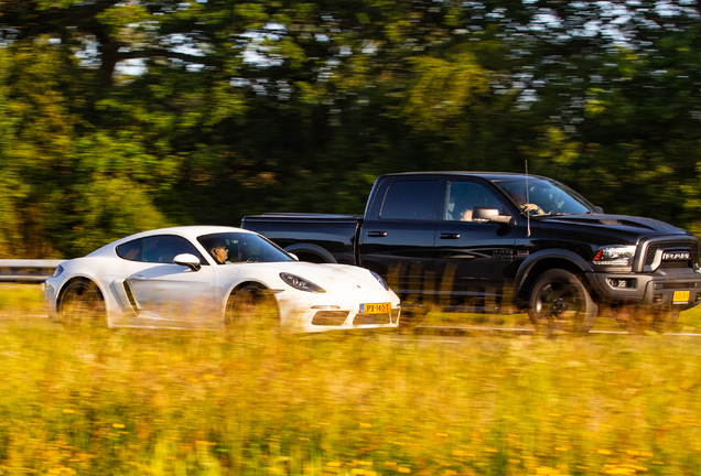 Porsche 718 Cayman S