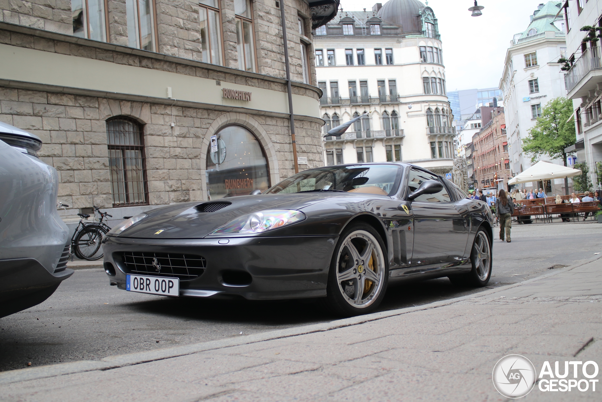 Ferrari Superamerica valt op in de straten van Stockholm