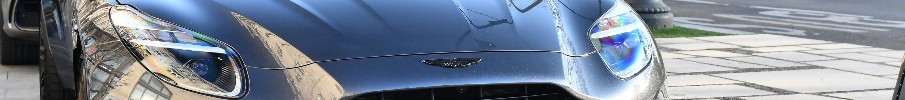 Aston Martin DB12