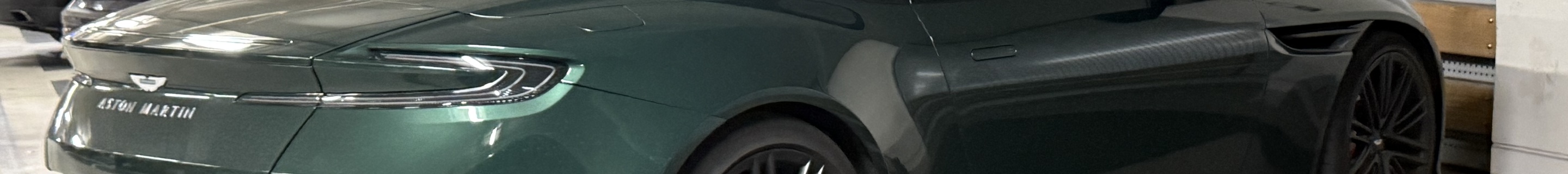 Aston Martin DB12 Volante