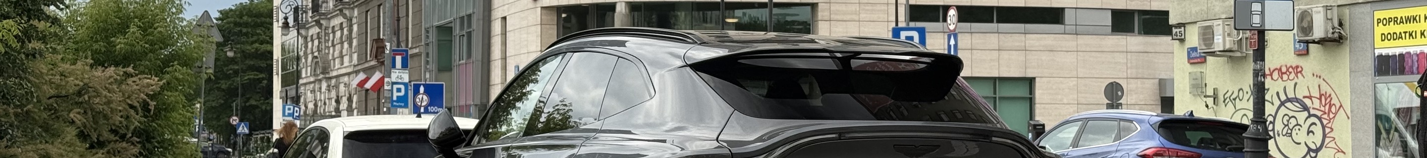 Aston Martin DBX S