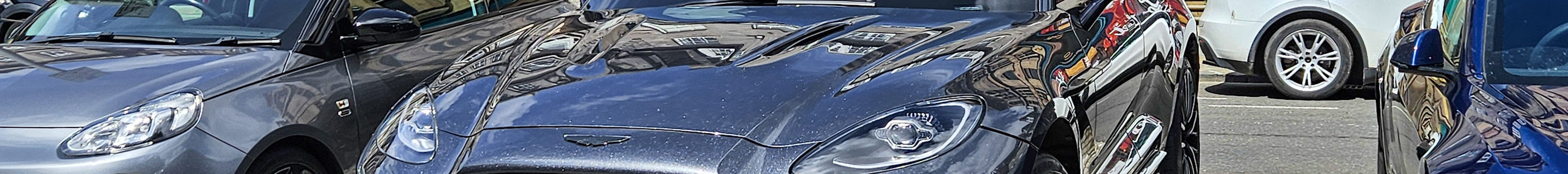 Aston Martin DBX707