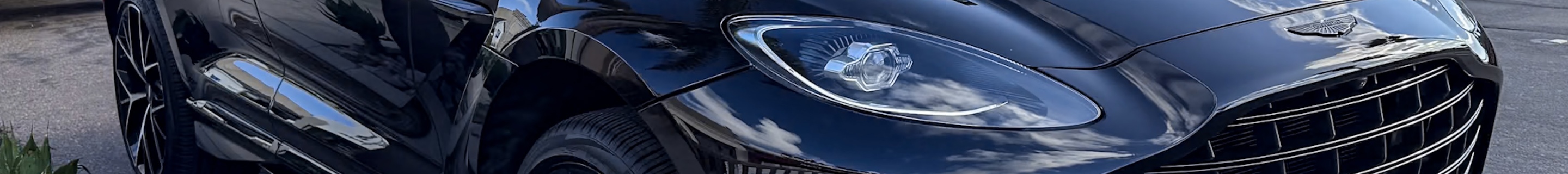 Aston Martin DBX707