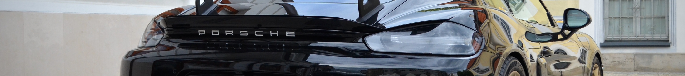 Porsche 718 Cayman GT4