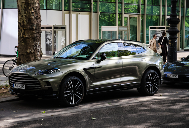 Aston Martin DBX707