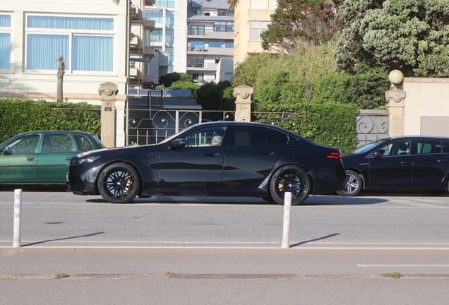 BMW M5 G90
