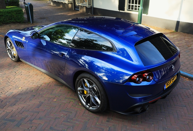 Ferrari GTC4Lusso T