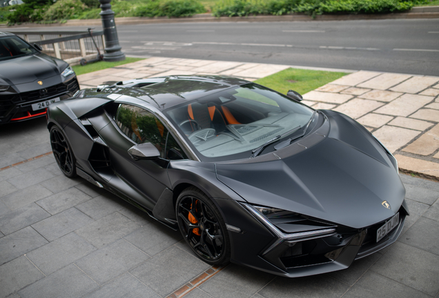 Lamborghini Revuelto