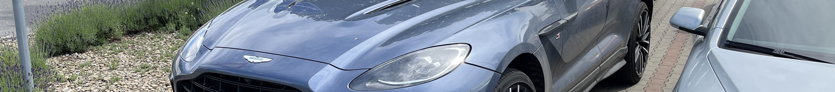 Aston Martin DBX S