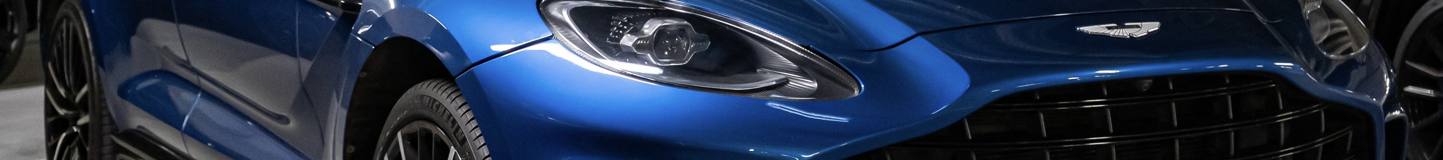 Aston Martin DBX707