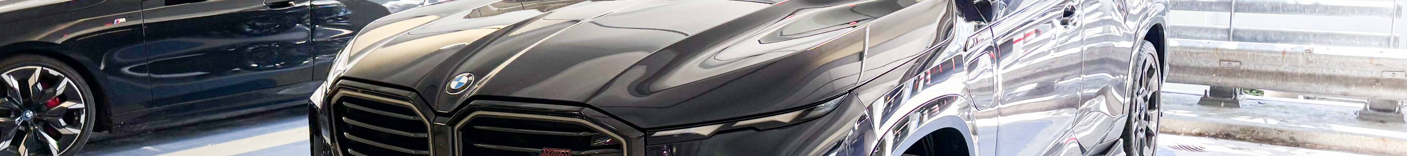 BMW XM G09 Label Red