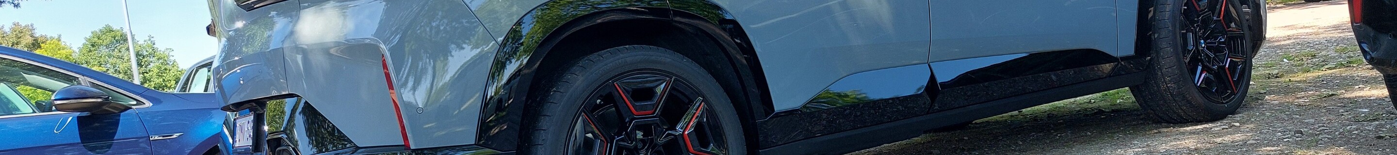 BMW XM G09 Label Red
