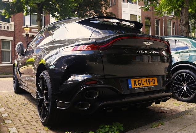 Aston Martin DBX S