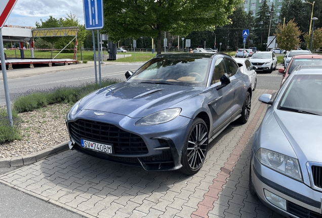 Aston Martin DBX S