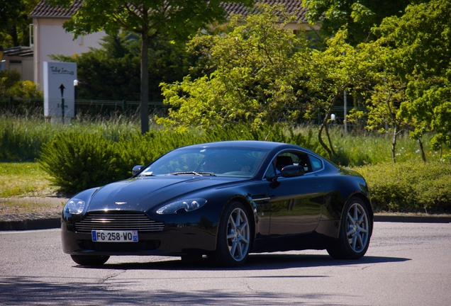 Aston Martin V8 Vantage 2012