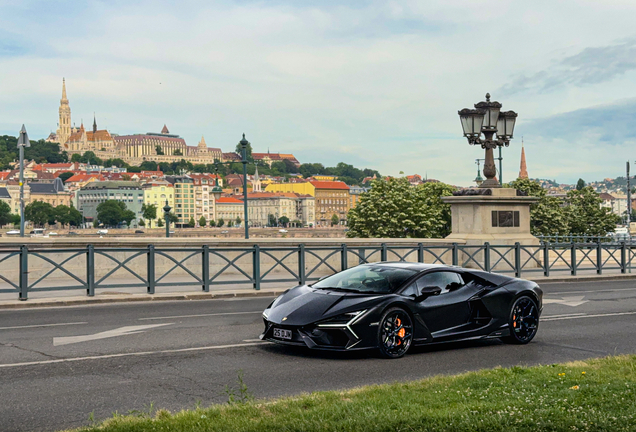 Lamborghini Revuelto