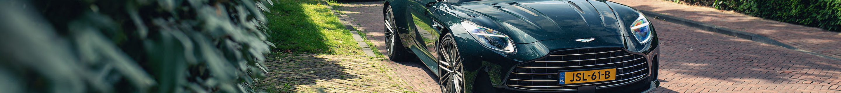 Aston Martin DB12