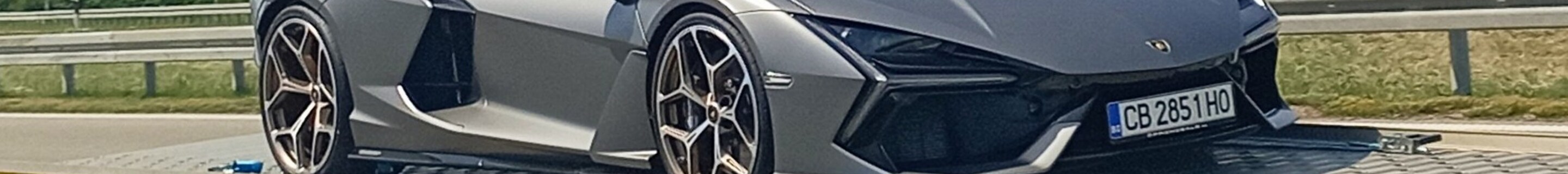 Lamborghini Revuelto