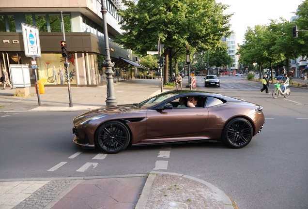 Aston Martin DB12