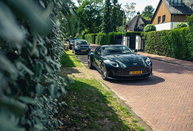 Aston Martin DB12