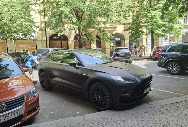 Aston Martin DBX707
