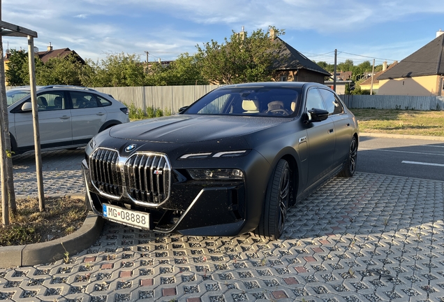 BMW M760e xDrive